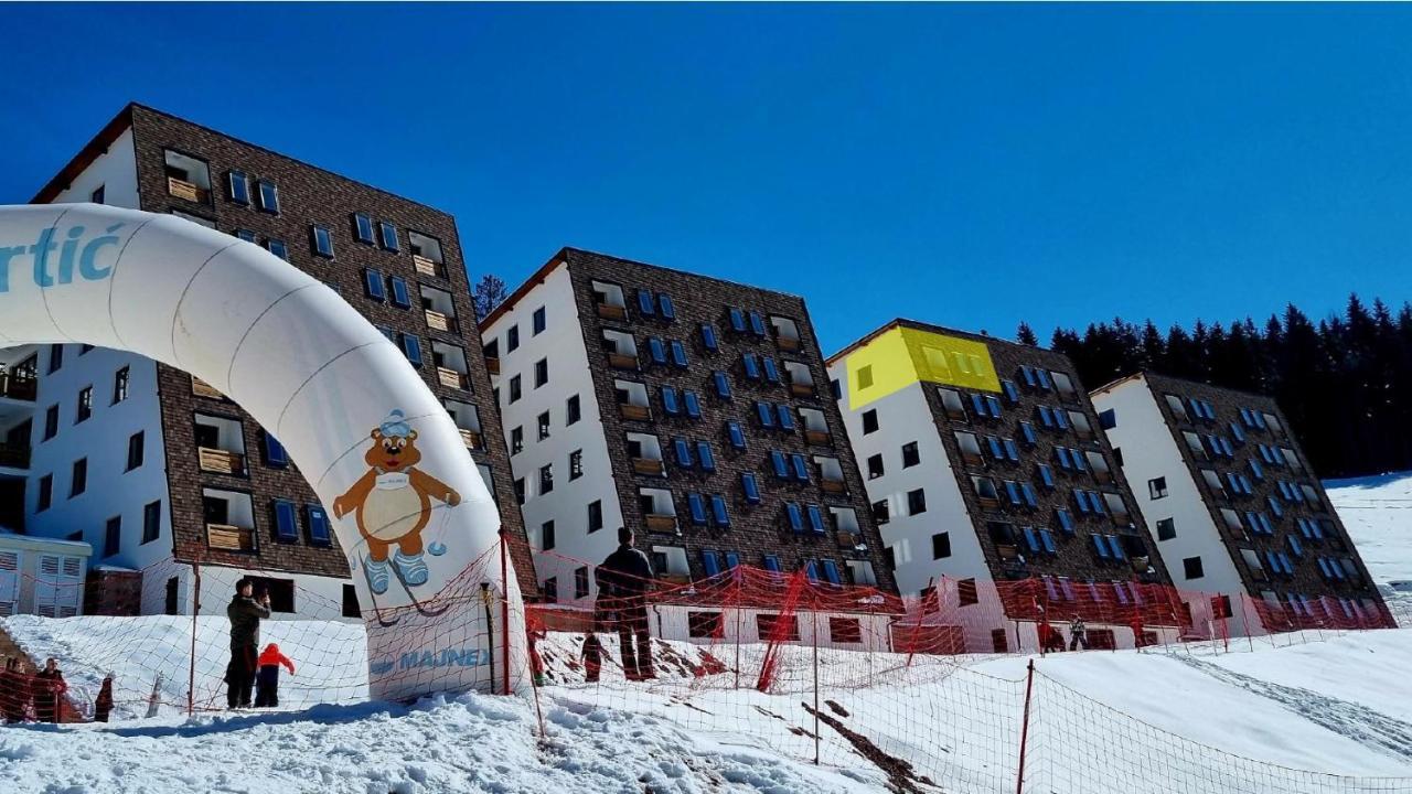 Apartman Winter パレ エクステリア 写真
